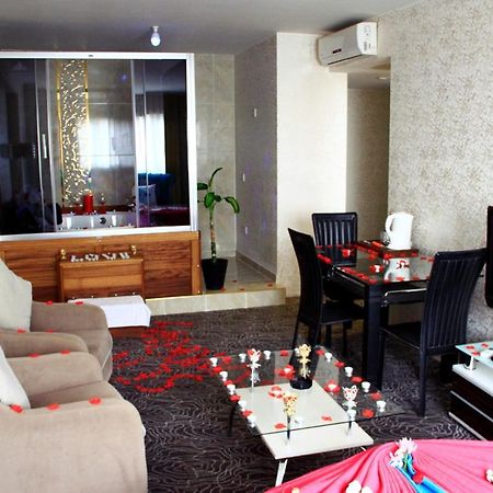 Hit Suites Beylikduezue ブユックチェクメジェ エクステリア 写真